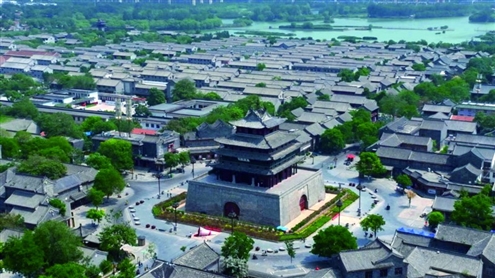 登楼便可瞻城湖景色,光岳楼在六百多年的传承中实现了水与城的浑然一体